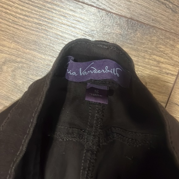 Gloria Vanderbilt-Brown ‼️Never worn‼️ - Picture 5 of 7